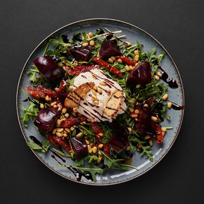 Салат с рукколой, свеклой, кедровыми орешками и творожным мусом/ Salad with simply rocket, beet, pine nuts and crème 1678 - фото 4587