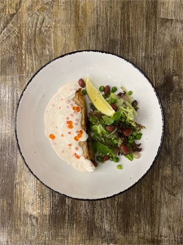 Филе форели под сливочно-икорным соусом с бобами и зеленью 1820