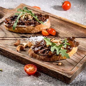 Брускетта с грибами и карамелизированным красным луком /Bruschetta with mushrooms and caramelized onions 1673