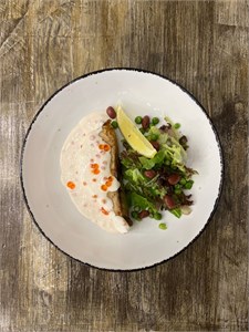 Филе форели под сливочно-икорным соусом с бобами и зеленью 1820